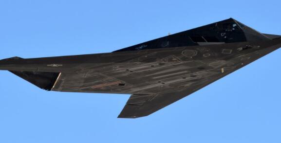 据称F-117A夜鹰已退役 那么为什么它会秘密飞越洛杉矶