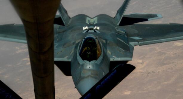 当谈到斗空中格斗的F-22猛禽可以超过任何人