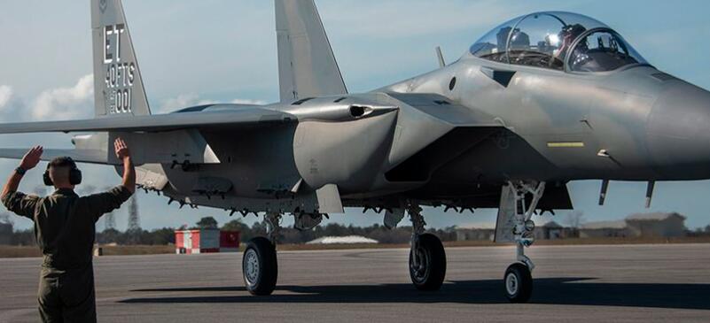 空军从波音公司获得了第一架F-15EX