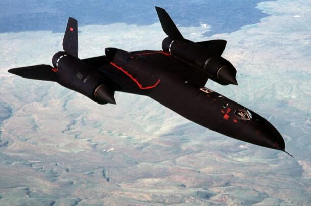 甚至4000枚导弹也无法杀死SR-71黑鸟间谍飞机
