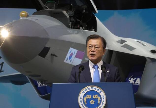韩国公布KF-X战斗机原型