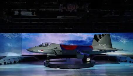 韩国展示其第一架国产战斗机KF-X的原型命名为KF-21 Boramae