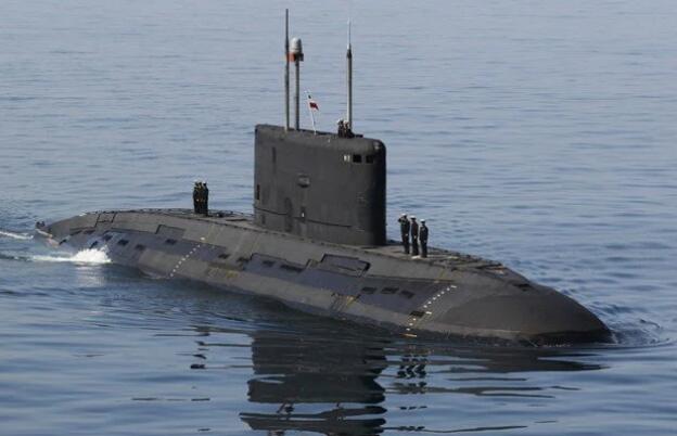 伊朗的潜艇可能会打孔 就像沉没了航空母舰一样