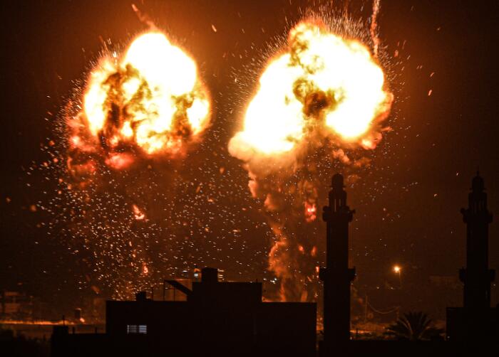 以色列战机袭击加沙军事设施