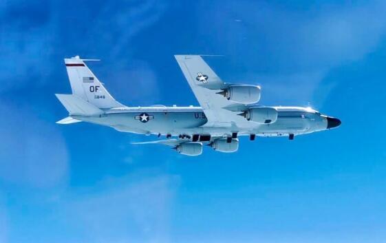俄战机再次拦截美空军RC-135侦察机