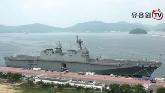韩国海军第二艘独岛级两栖攻击舰服役