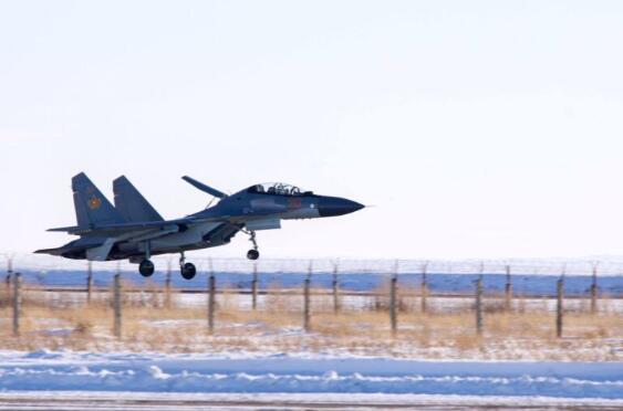 哈萨克斯坦的Su-30战斗机在巴尔喀什上空坠毁