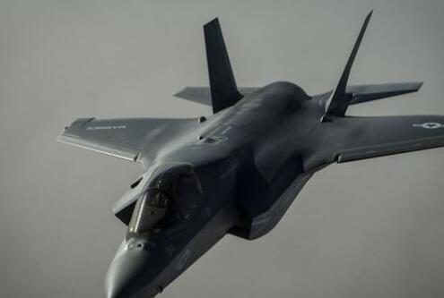 7月3日山地战斗机机翼将在犹他州上空飞行F-35