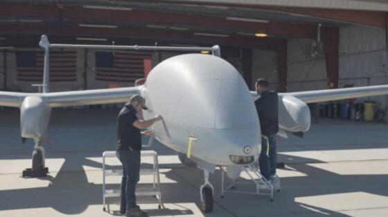 诺斯罗普·格鲁曼公司的火鸟多传感器飞机展示了操作灵活性