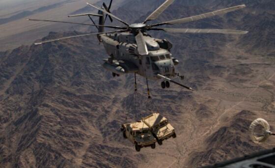 美国海军陆战队发布了用CH-53直升机进行重型运输的精彩视频
