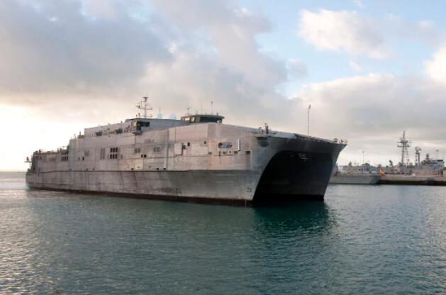 俄罗斯海军称正在黑海追踪美国海军高速运输船
