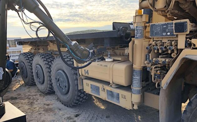 美国陆军向Stratom授予机器人加油系统合同