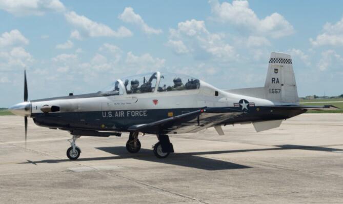 美国空军升级其T-6A德州II初级教练机