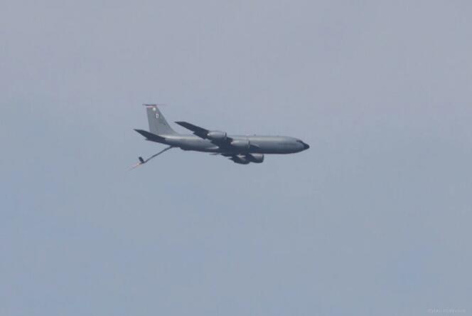 美国空军KC-135 Stratotanker乌克兰独立游行迟到
