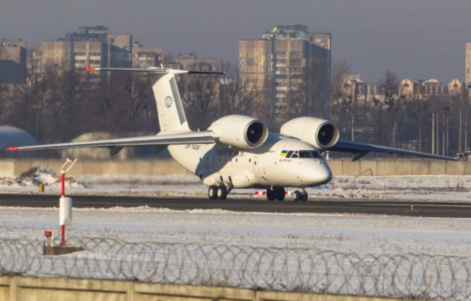 据报道乌克兰将购买8架AN-74运输机