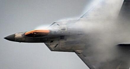 F-22Raptor战斗机是一团朦胧的金属