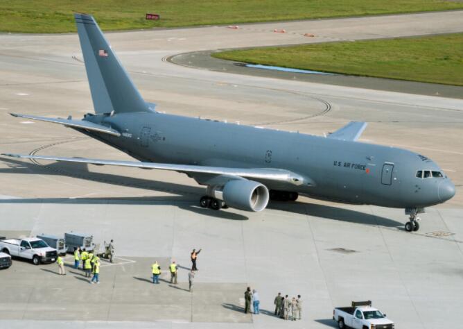 美国空军授予波音公司12架KC-46A加油机合同