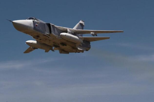 俄罗斯空天军Su-24飞机在彼尔姆附近坠毁