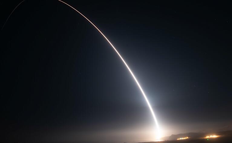 美国发射民兵III洲际弹道导弹 引爆非核弹头