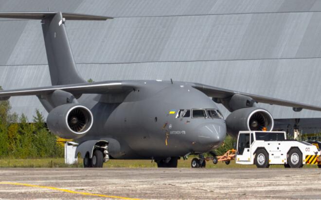 乌克兰空军与安东诺夫签订三架新型AN-178飞机的合同