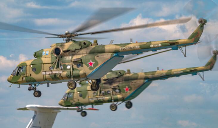 军用飞机和直升机在俄罗斯的Aviadarts比赛中引人注目