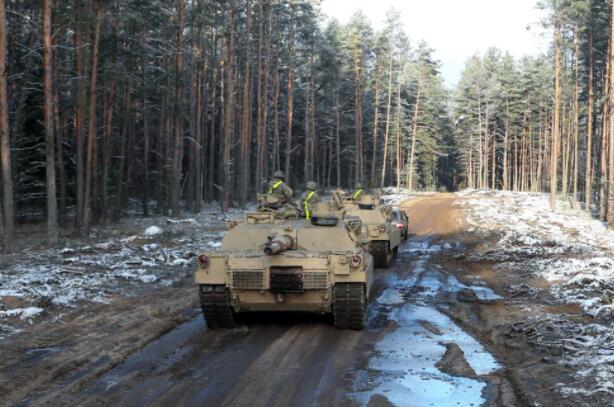 美国陆军M1艾布拉姆斯坦克在白俄罗斯边境附近的立陶宛森林中被发现