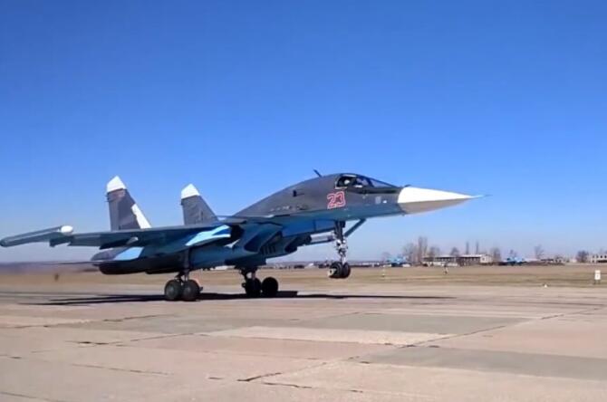 俄罗斯空军接收最后一批Su-34多用途轰炸机