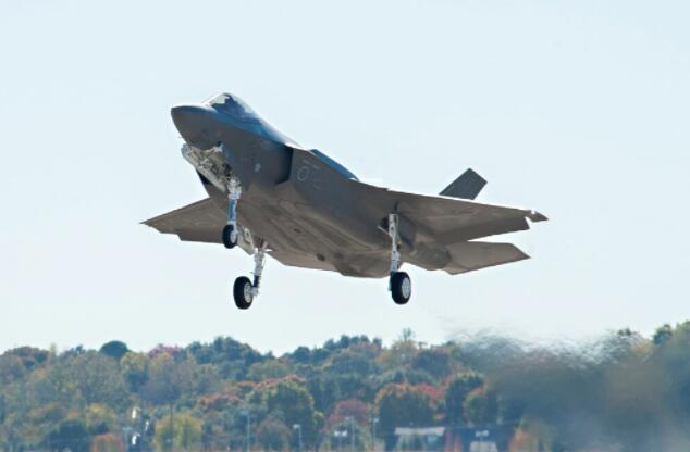 日本将为其F-35战斗机接收更多精确空射导弹