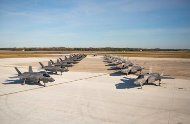 美国海军陆战队大规模发射21架F-35B隐形战机