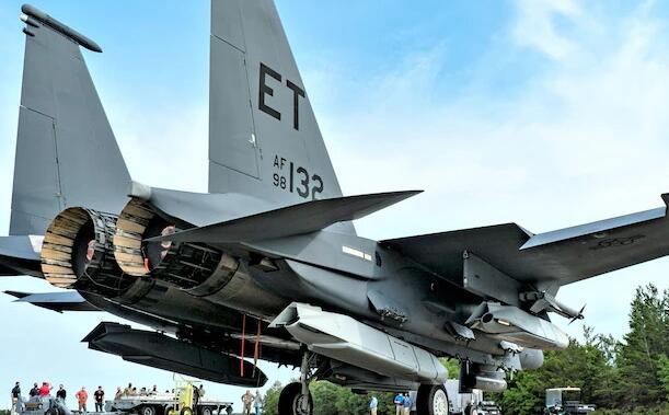 F-15E战斗机现在可以装载两倍的JASSM导弹