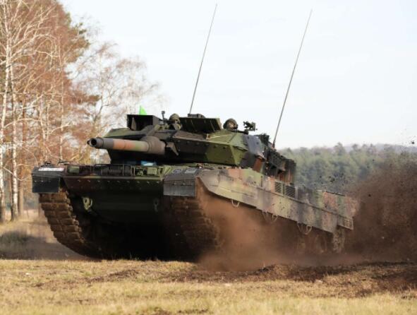 德国陆军收到最新版的标志性Leopard 2坦克