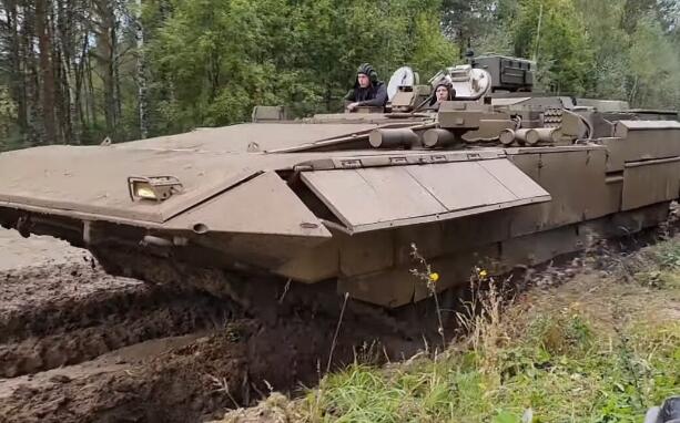 俄罗斯展示其重型战车的新版本