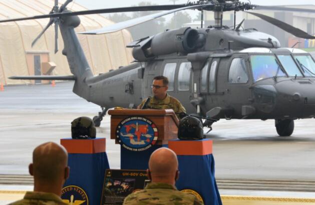 美国陆军推出最新型 UH-60 黑鹰直升机