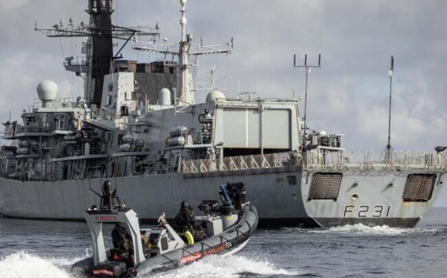 皇家海军护卫舰首次在任务测试中指挥一艘自主船