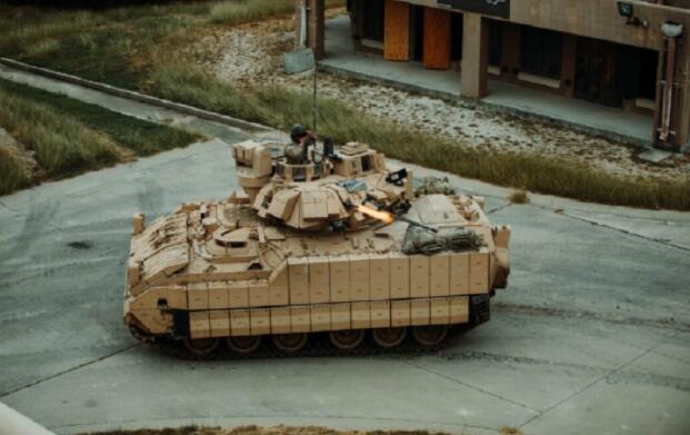 美国陆军开始测试新版布拉德利战车