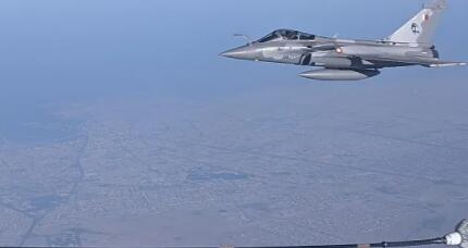 英国皇家空军航海者号首次在空中为卡塔尔的阵风战斗机加油