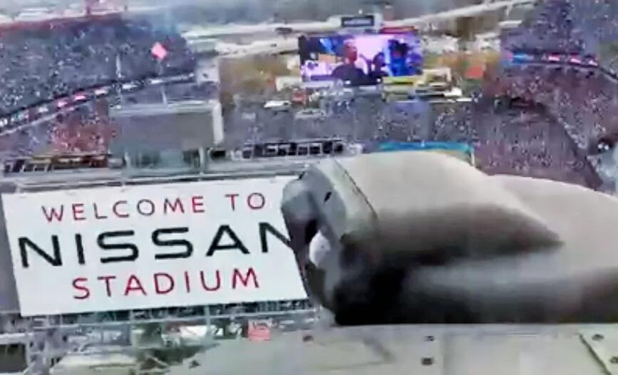 美国联邦航空局就壮观的泰坦足球比赛天桥向美国陆军提出疑问