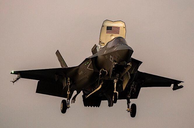 日本海上保安厅对F-35C坠毁区发出航行警告