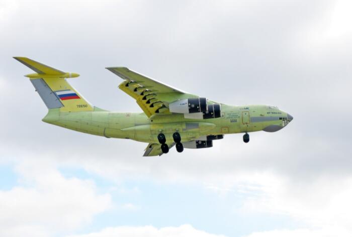 俄罗斯著名的Ilyushin Il-76货运飞机帮助喀布尔拯救了300只猫狗