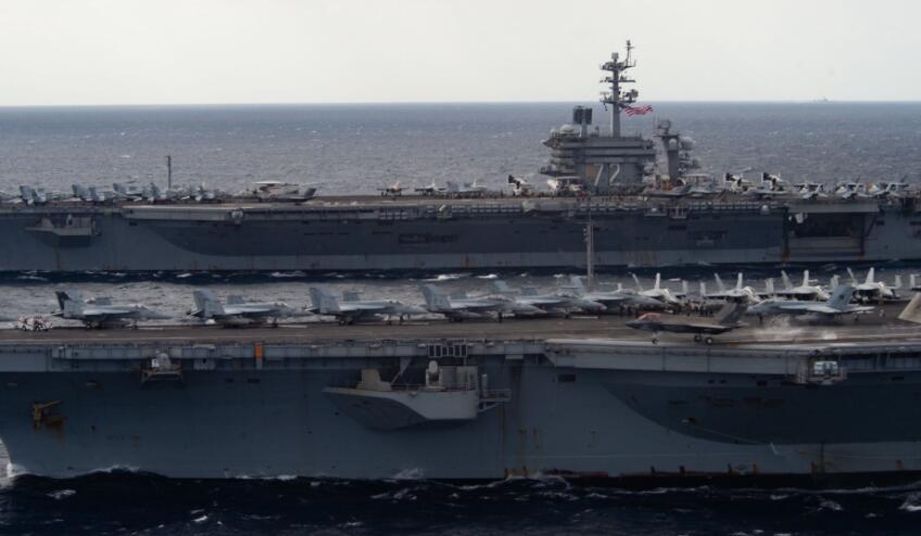 F-35战斗机坠毁在卡尔文森号航空母舰上 从甲板上滑下并在海上失踪