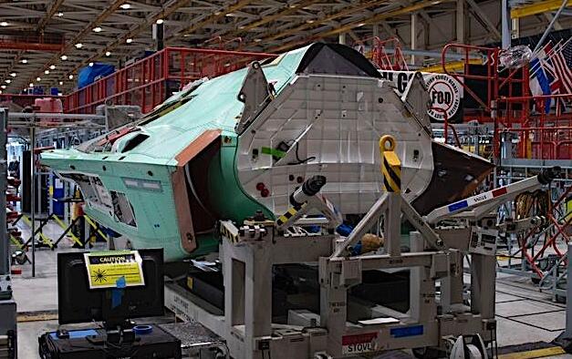 这是将要制造的F-35LightningII的第900个部分外壳
