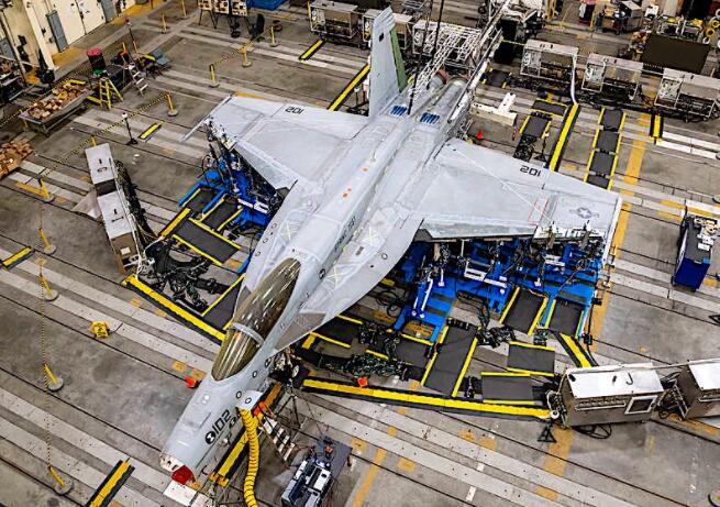F/A-18E超级大黄蜂机翼被美国宇航局折磨