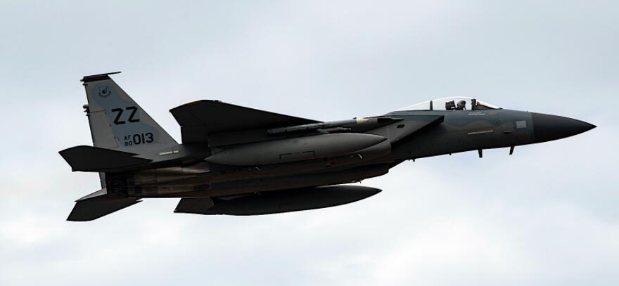 F-15CEagle看起来非常适合一台仍在飞行的42年老机器