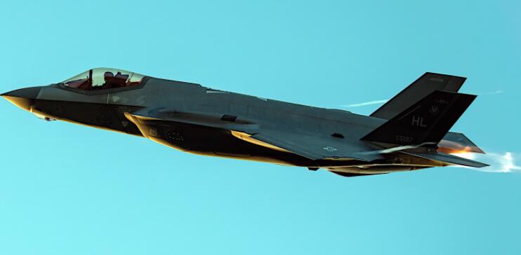 F-35战斗机闪电飞行亚音速是战斗机飞行员如何在工作中冷静下来