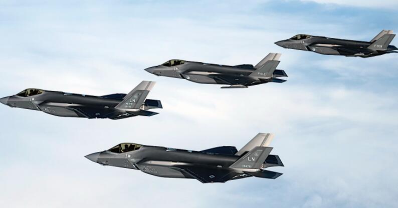 这四架F-35战斗机中有两架不是美国的 你能认出它们吗