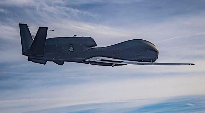 RQ-4B全球鹰从卡利飞往日本19小时飞行 成功穿越
