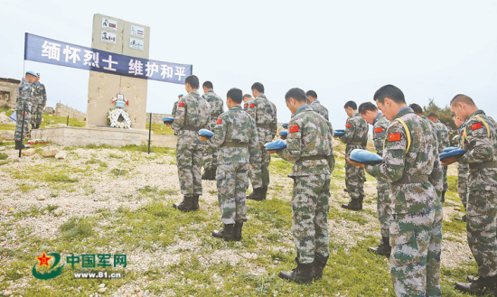 梁解放简历什么军_噬神者狂怒解放脑天弹_解放军美女中弹图片