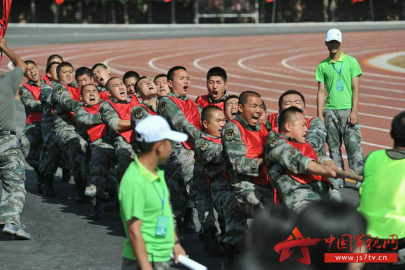 前来武汉参加第七届世界军人运动会接受长江网记者专访(组图)