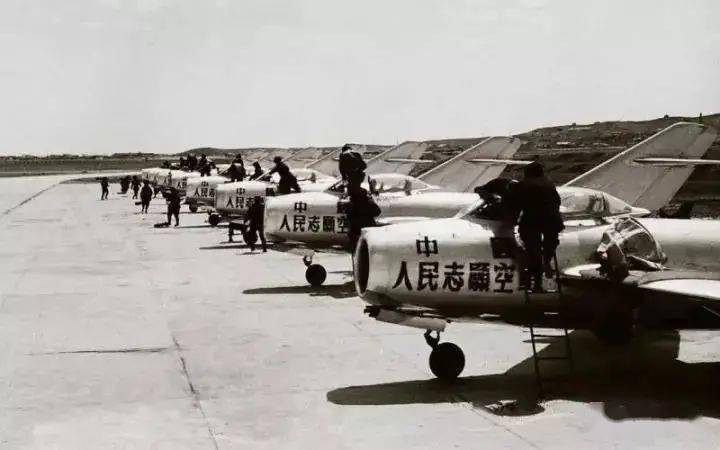 现在有没有空军探照灯部队_有一女子对强拆部队说 现在钓鱼岛需要你们_现在部队洗澡有隔间吗