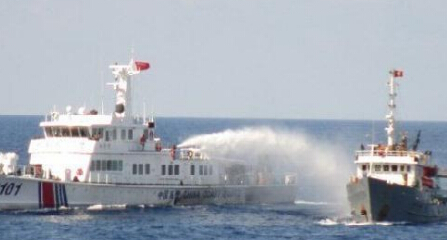 越南海警船正突围攻中国海洋石油981 仍对峙中!图_中国海警2401船_中国海警3411船